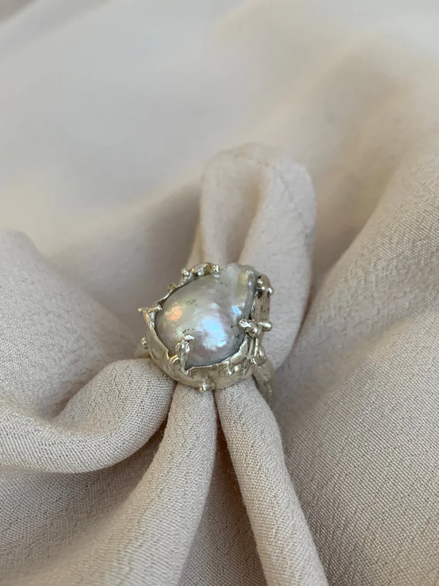 Atelier Melrai Big Juicy Pearl Ring