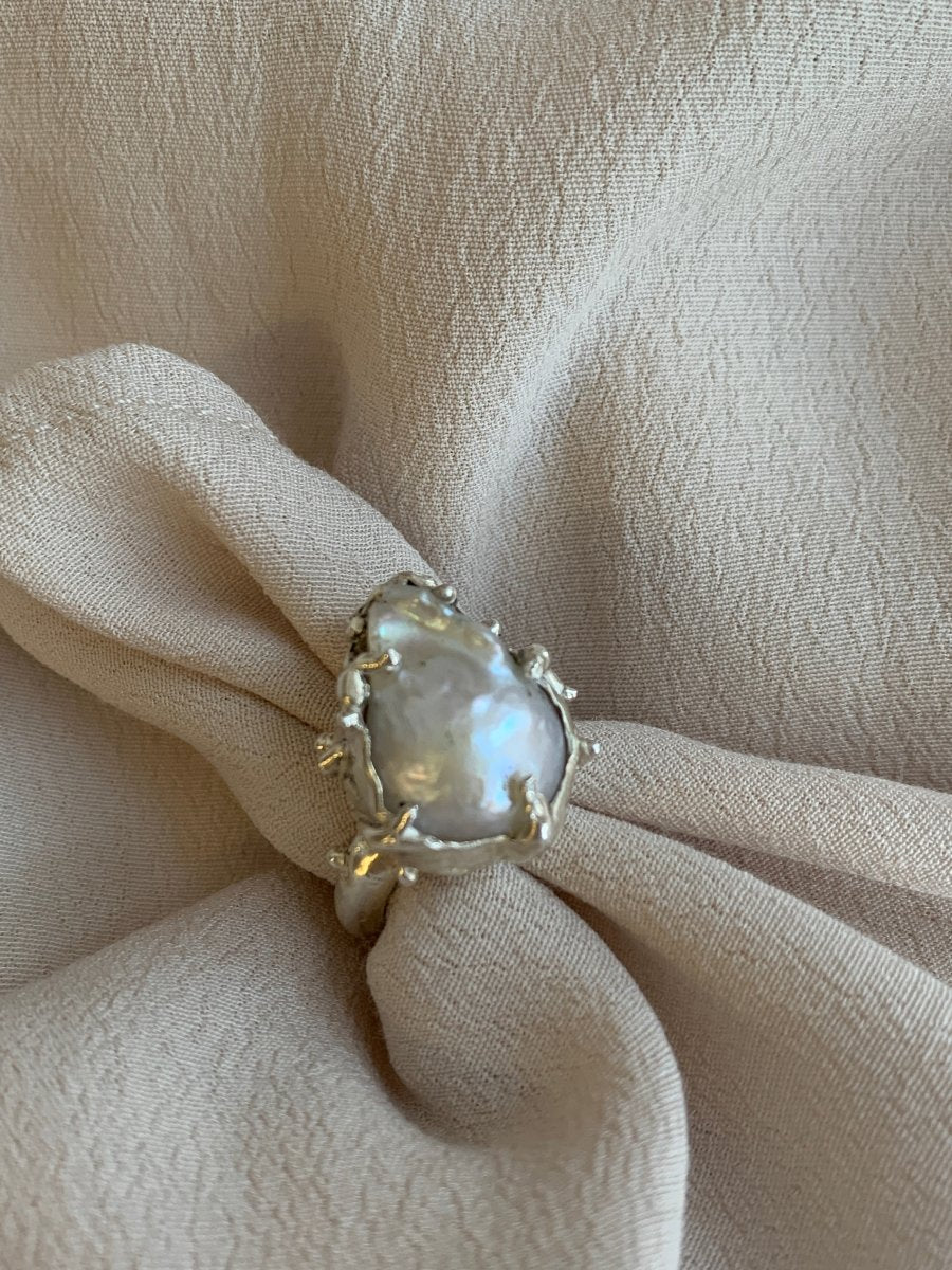 Atelier Melrai Big Juicy Pearl Ring - Image 3