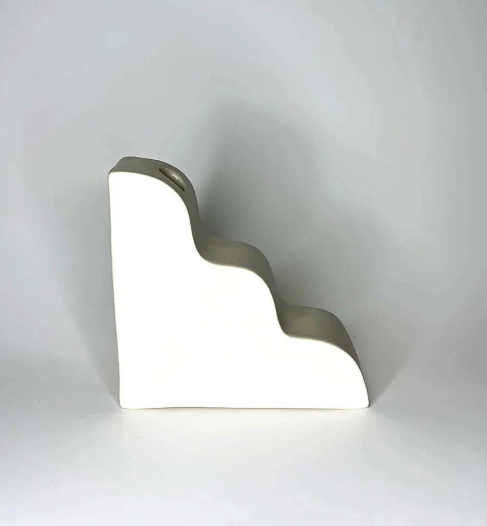 Kiki Bridges Wave Vase (White Sand) - Image 3