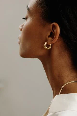 Lisbeth Kate Hoops