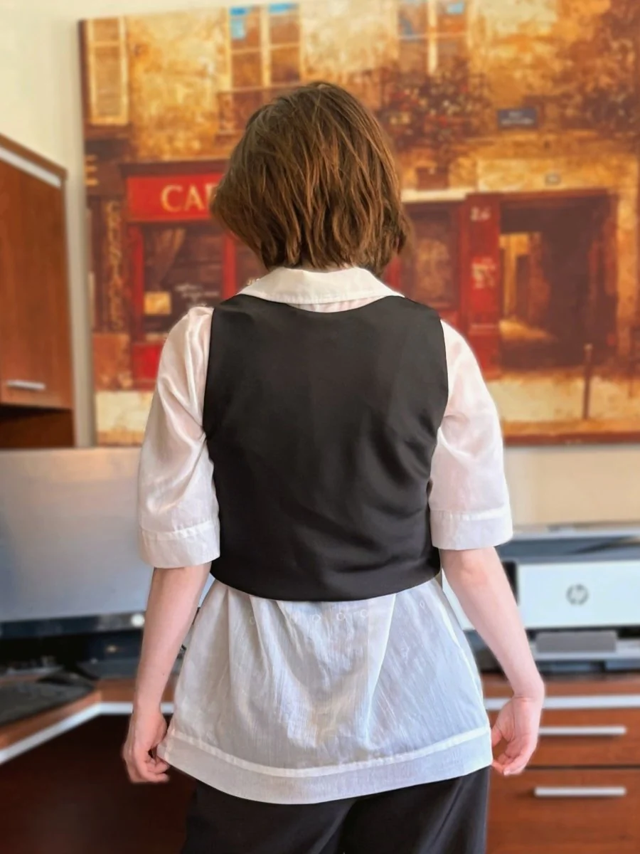 Rennie Petalo de Rosa Vest (Blazing Black) - Image 11