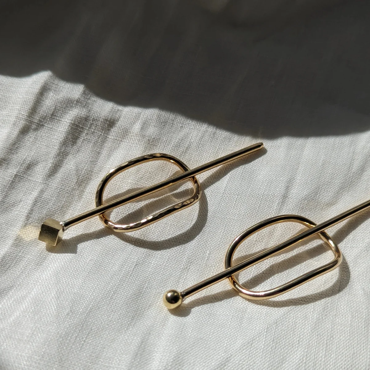 Vanderzee Mini Hairpin - Sphere Bauble (Smooth Brass)