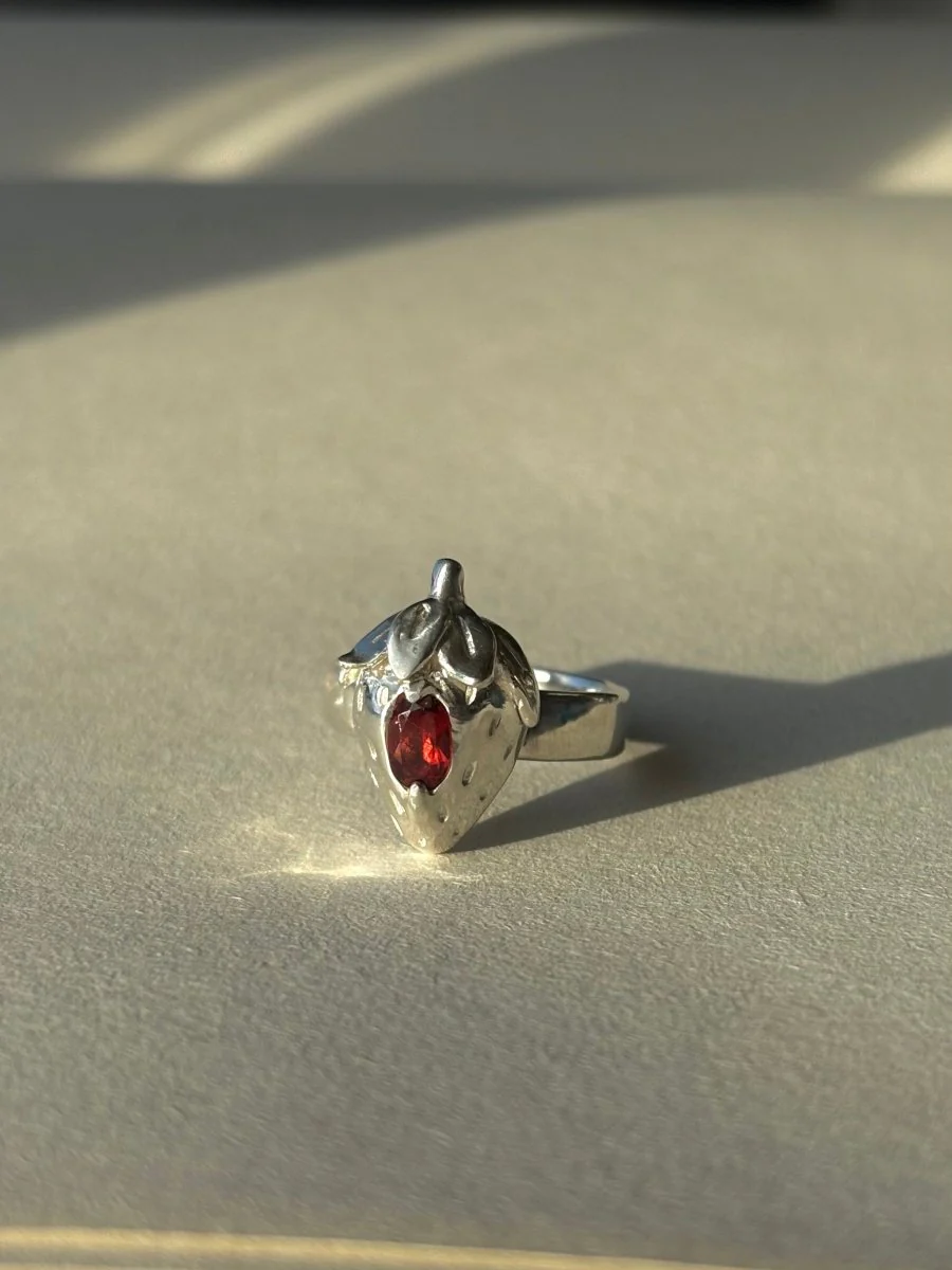 Wild Silver Strawberry Garnet Ring - Image 3