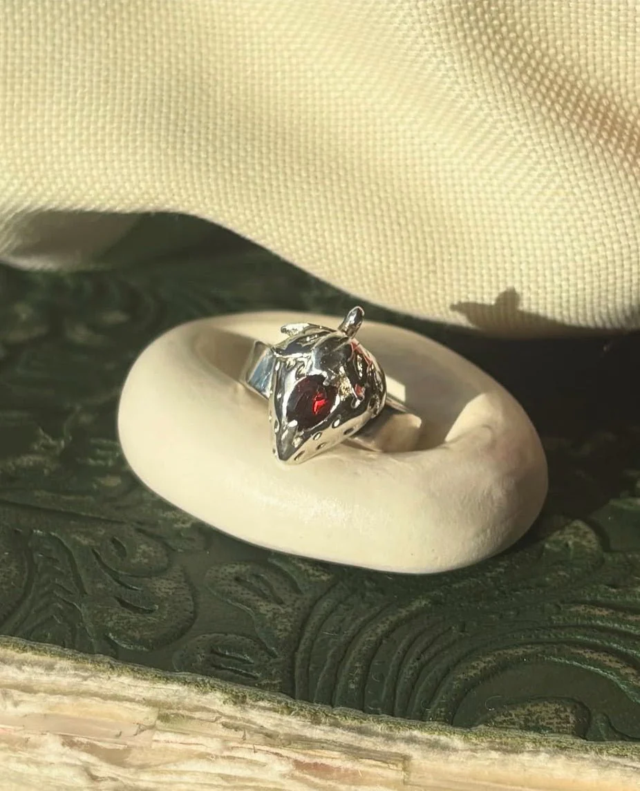 Wild Silver Strawberry Garnet Ring - Image 4
